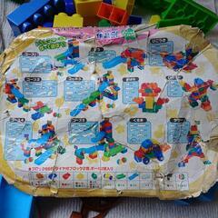 スロープで玉を転がせるブロックの画像