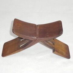 骨董　陶器枕、折り畳み木製枕、刻み煙草入れの画像