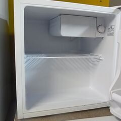 セール中につき、通常特価9,878円より20％引きの7,902円!　IRIS　アイリスオーヤマ　１ドア冷蔵庫　42L　右開き　AF42-W　白　ホワイト　2019年製の画像