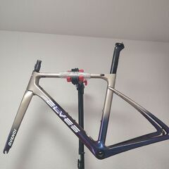 ELVES（エルブス）ロードバイク カーボンフレーム
