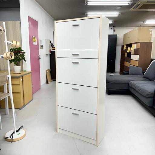 【美品‼️】ニトリ 63cm幅薄型シューズボックス 下駄箱 スリムサイズ 鏡面仕上げホワイト♪