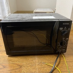 エベリア3.5合炊き炊飯器とアイリスオーヤマ電子レンジの画像
