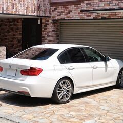 検査7年9月320d MスポーツPKG レッドレザーシート/純正オプション19インチ/HDDナビ/Bluetoothオーディオ/バックカメラ/コンフォートアクセスの画像