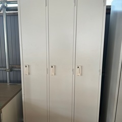 オフィス用 鍵付き ロッカー 3つ扉