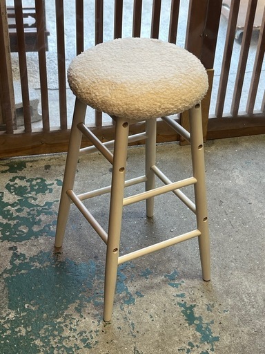 SALE‼️木製 スツール ホワイト 高さ63cm クッション座面 イス 椅子　丸椅子