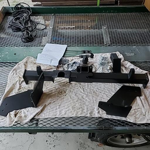 決まりました新品200系ワイドハイエースヒッチメンバー