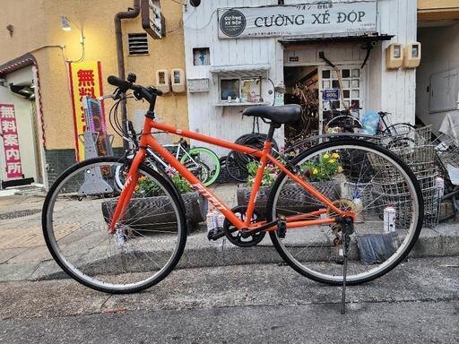 クロスバイク  ２７インチ　６変速　雨カバー　付き　オレンジ　配達可能