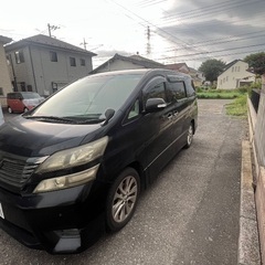 Toyota Vellfire.