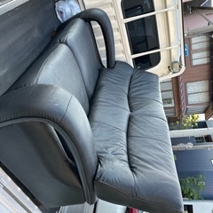 2人掛けソファー入りませんか。