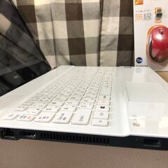 💗Ａランク・お洒落ホワイト！超高速i7第7・爆速新品SSD256GB交換済・Webｶﾒﾗ内蔵・Win11・NEC/Office2021付/15.6ｲﾝﾁ/メモリ8GB/無線/DVD・CD再生ｿﾌﾄ付　No.2408007の画像