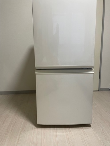 比較的新しい冷蔵庫 \n