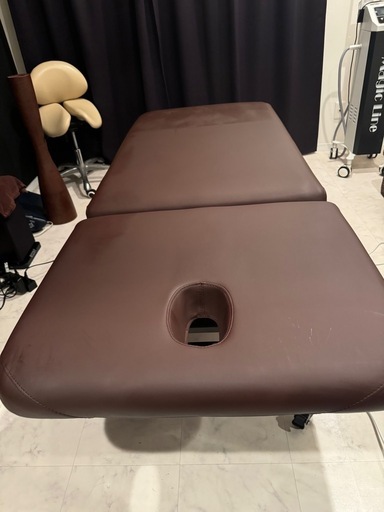 大至急案件　
マッサージベッド　高さ調整自動