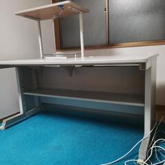 パソコンデスクの画像