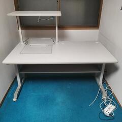 パソコンデスクの画像