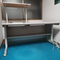 パソコンデスクの画像