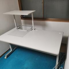 パソコンデスクの画像