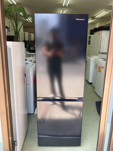 【リサイクルショップ　ピカソ　小松原】2022年製 ハイセンス 2ドア 右開き175L冷蔵庫ブラック HR-D1701B★3138★