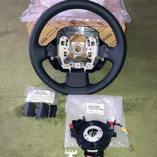 他ご成約、
ZVW60系プリウス？ ステアリングホイール レザー トヨタ 84308-60040 84255-47020 ハンドル