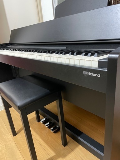 ローランドRoland F-140R 黒木目調仕上げ電子ピアノ　88鍵盤　椅子、説明書付き
