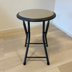 折りたたみ出来る椅子です。