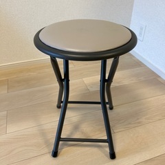 折りたたみ出来る椅子です。の画像