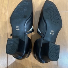 《ASICS アシックス　WALLAGE 》EEE レザーストラップ付きパンプスの画像