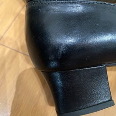 《ASICS アシックス　WALLAGE 》EEE レザーストラップ付きパンプスの画像