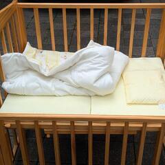 ベビーベッド、ベビー布団のセットの画像