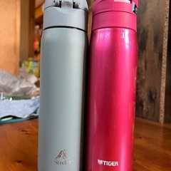 ステンレス水筒2つ