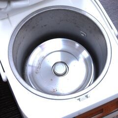TOSHIBA 炊飯ジャー 3合炊き RC-5SJ 炊飯器 0.54L 白 ホワイト 東芝 札幌市 清田区 平岡の画像
