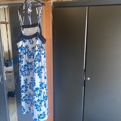 ひざ丈ワンピースの画像