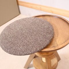 unico(ウニコ)のVOLTA(ボルタ) 回転スツールです。高さ調整も可能で天板