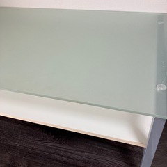 ガラステーブルの画像