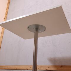 イタリアlapalma(ラパルマ)社のロマーノ・マルカートデザイン、RONDO(ロンド)カフェテーブルです。スタイリッシュモダンな長方形テーブルはダイニングテーブルやミーティングテーブルに。の画像