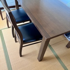 ダイニングテーブル
の画像