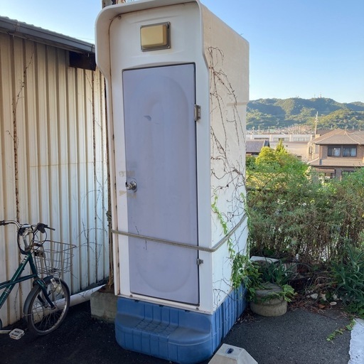 仮設トイレ\n