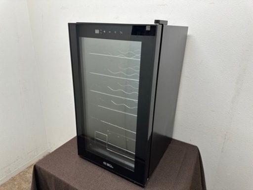 美品　ワインセラー　２４本収納　６３L　LEDライト　コンプレッサー式　２０２３年製　EC-24JC