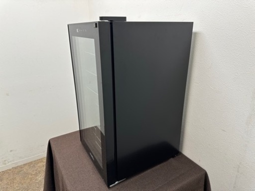 美品　ワインセラー　２４本収納　６３L　LEDライト　コンプレッサー式　２０２３年製　EC-24JC