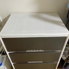 4段衣類ケースの画像