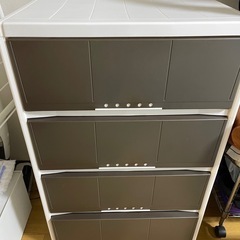 4段衣類ケースの画像