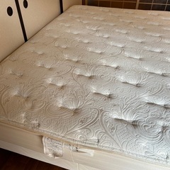 高級　KINGSDOWN ダブル ベッド　マッドレース＆ベッドフ...