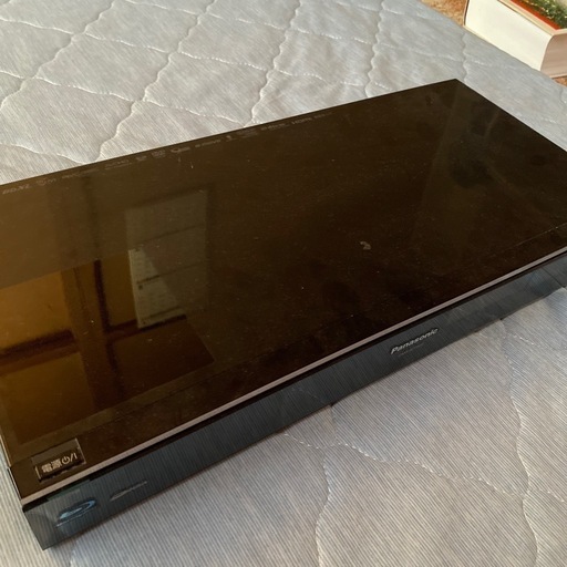 HDD搭載ハイビジョンブルーレイディスクレコーダー　3番組同時録画可能！