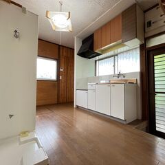 🉐【ペット多頭飼い可👌】😁フルリフォーム戸建賃貸😄屋根付きガレージ😄南足柄市岩原😄駅徒歩６分😄日当たり、風通し、景色良し💯 − 神奈川県