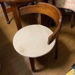 ダイニングテーブルと椅子の画像