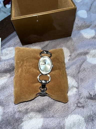 決まりました。グッチ GUCCIレディース時計トルナヴォーニ クォーツ