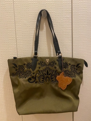 ANNA SUI✨チャーム付き✨刺繍トートバッグ✨