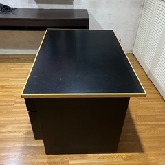 木製デスク
の画像