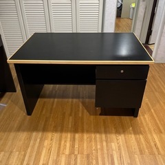 木製デスク
