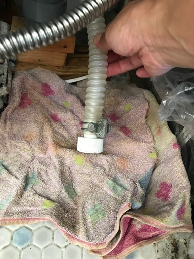 TOTO小型電気温水器RESK06A1と業務用シンク 