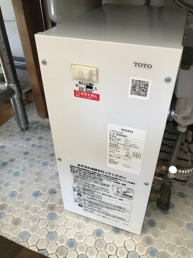 TOTO小型電気温水器RESK06A1と業務用シンク